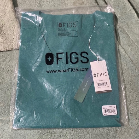 SOLD NWT Figs Lekei Scrub Top in Marine - Picture 2 of 5